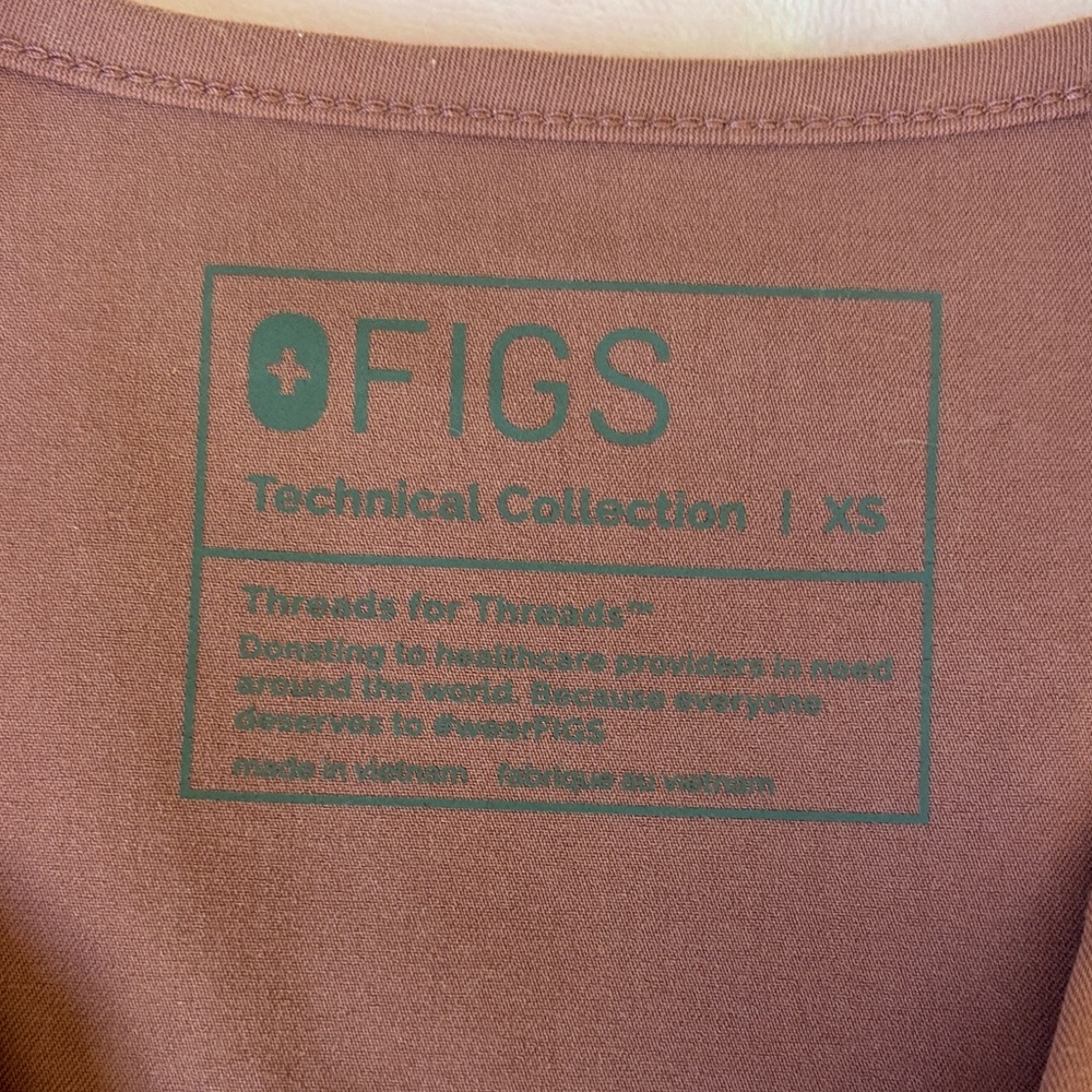 FIGS Women's Mauve / Dusty Rose Scrub Top - Picture 2 of 8